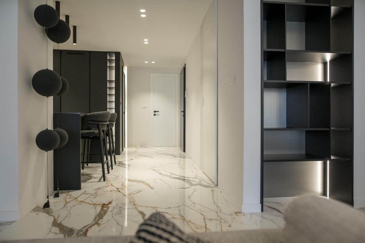 Luxury Apartment Contesa ロヴィニ エクステリア 写真