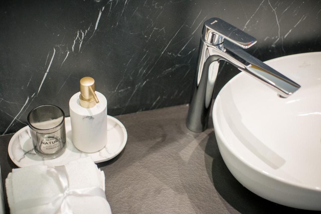 Luxury Apartment Contesa ロヴィニ エクステリア 写真