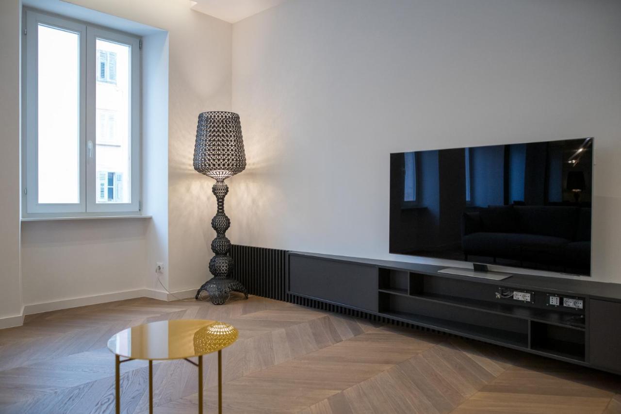 Luxury Apartment Contesa ロヴィニ エクステリア 写真